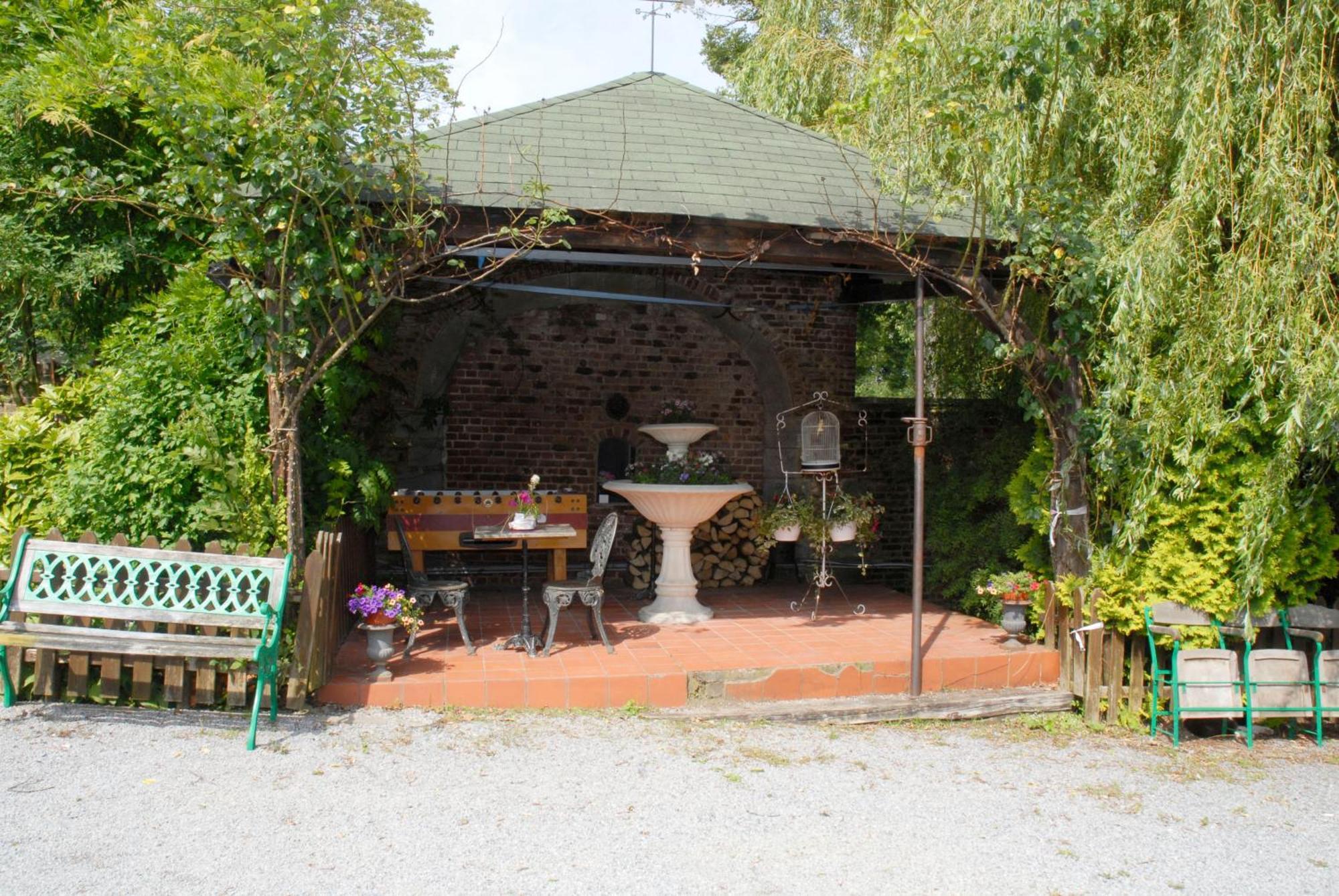 Hotel Restaurant La Ferme De Grambais Nivelles Esterno foto