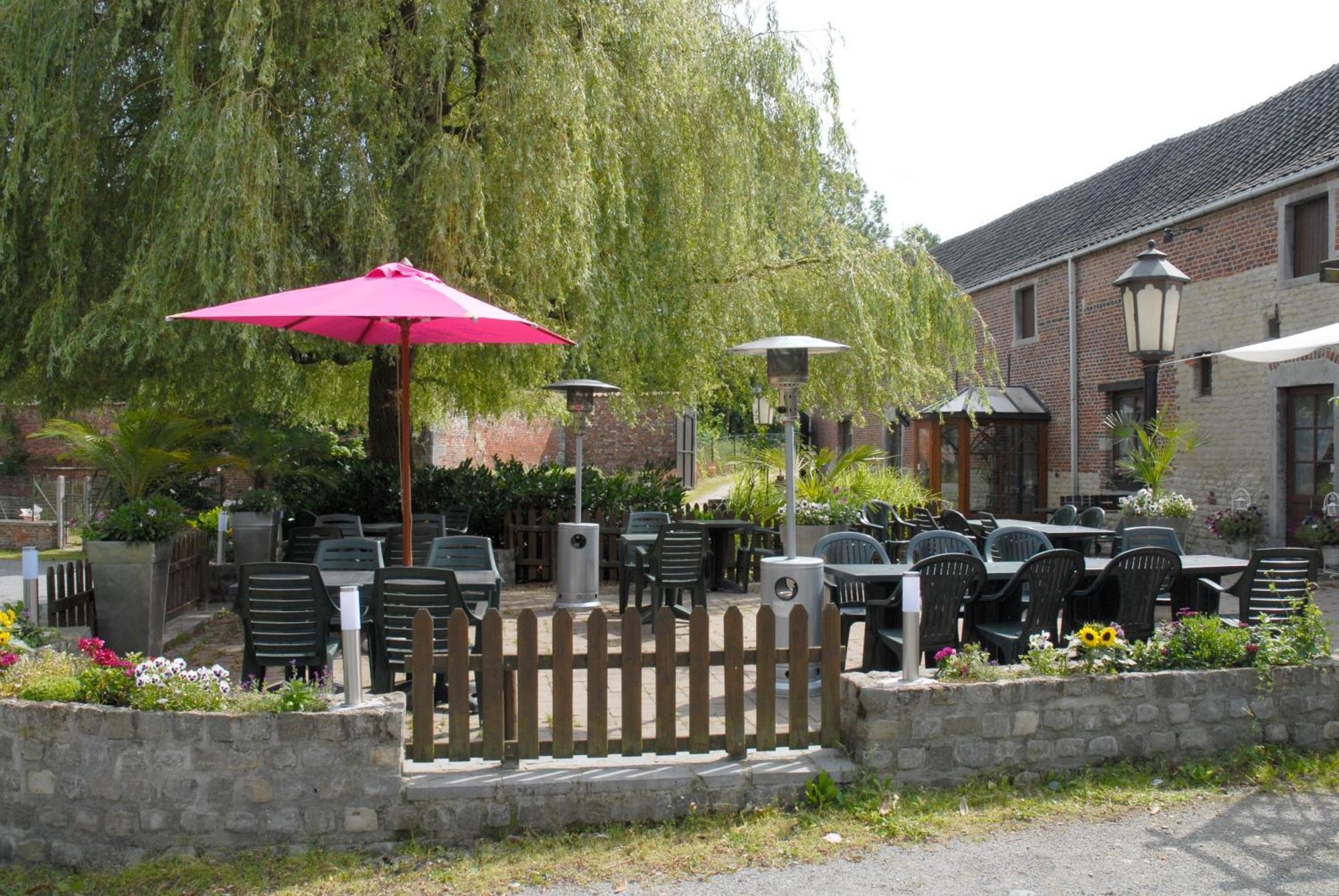 Hotel Restaurant La Ferme De Grambais Nivelles Esterno foto