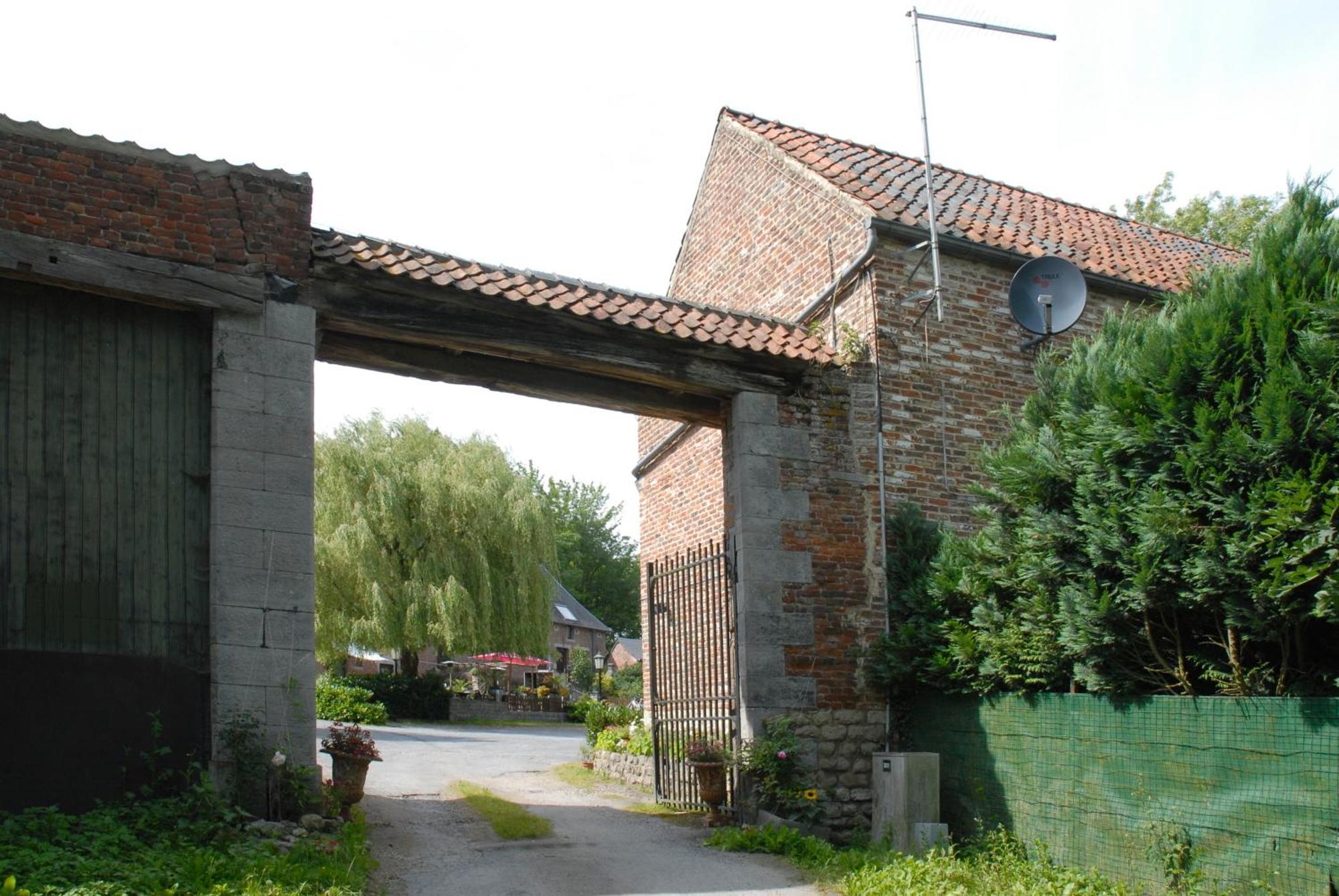 Hotel Restaurant La Ferme De Grambais Nivelles Esterno foto