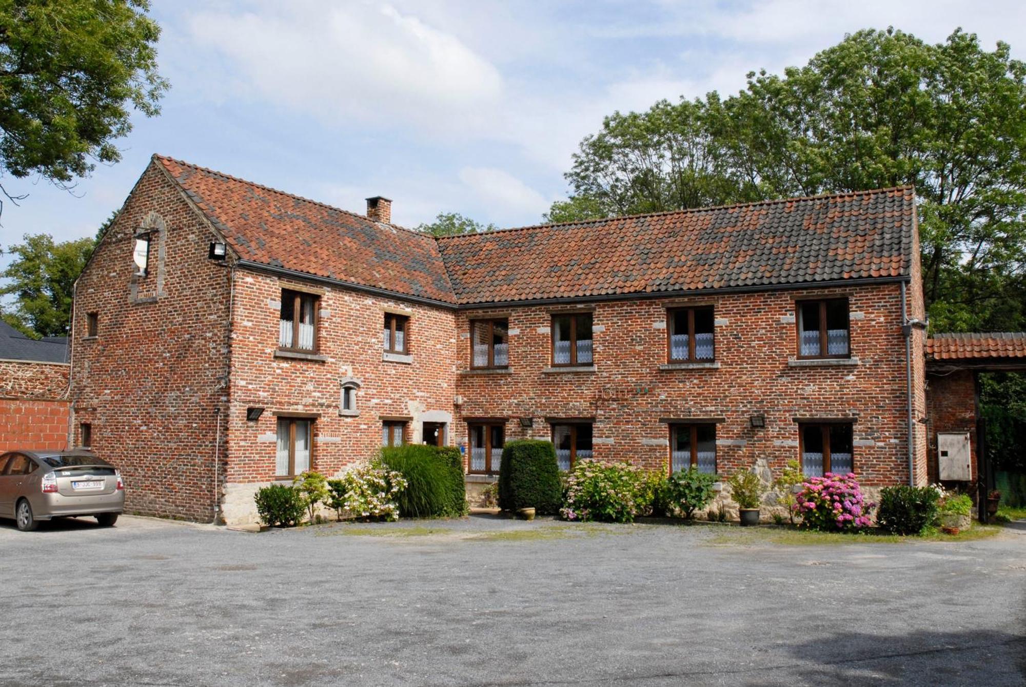 Hotel Restaurant La Ferme De Grambais Nivelles Esterno foto